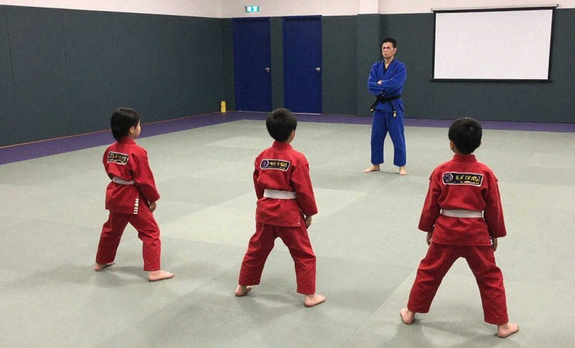 Góc máy là nhân chứng thứ ba: Người viết chậm hơn trọng tài một nhịp ở trận bán kết Muay Thái toàn quốc
