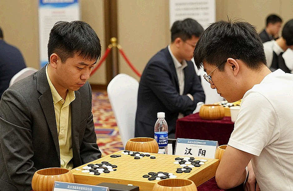 Cái tít sai về Chủ tịch FIDE và cỗ máy cờ được bán bằng uy tín